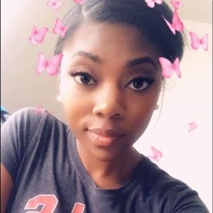 Meet your Posher, Elisa